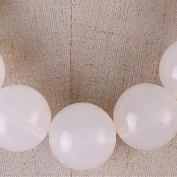 Lt White Lucite Bead Gradual Necklace earring - Picture 2 of 4